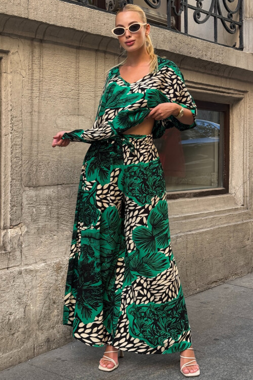 Yeşil Desenli V Yaka Yarım Kol Bluz Ve Beli Lastikli Palazzo Pantolon Takım BCVL-254001