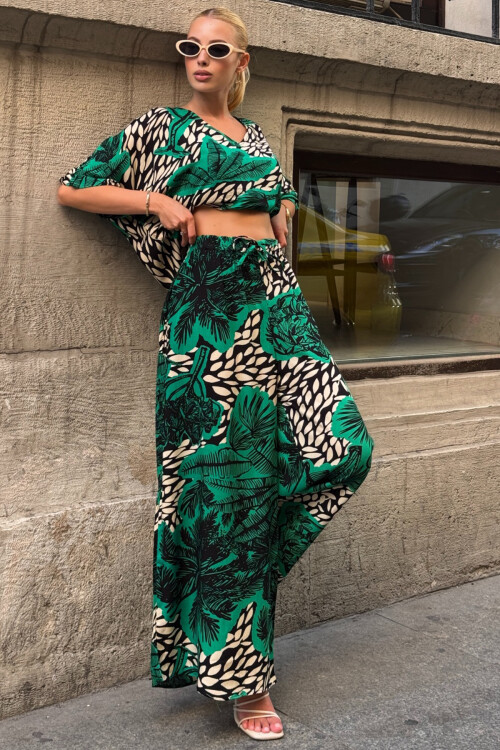 Yeşil Desenli V Yaka Yarım Kol Bluz Ve Beli Lastikli Palazzo Pantolon Takım BCVL-254001