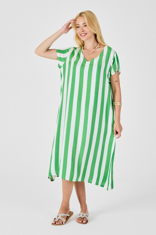 Yeşil V Yaka Kısa Kollu Rahat Kesim Elbise BCVL-254003