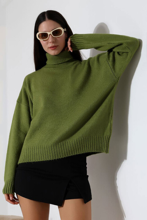 Zeytin Yeşili Boğazlı Yumuşak Dokulu Triko Kazak BCES-252023