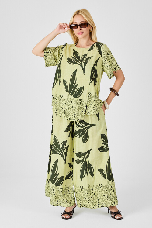 Zeytin Yeşili Yaprak Desenli Oversize Bluz Ve Bol Paça Pantolon Takım BCVL-254029