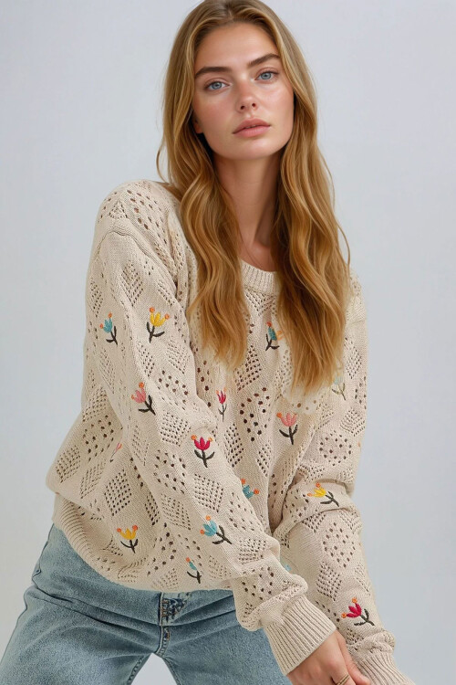 Açık Bej Bisiklet Yaka Delik Ajurlu Ve Nakışlı Triko Kazak BCHESQ-251110