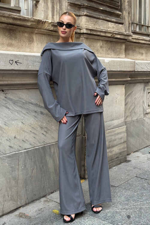 Antrasit Düşük Yaka Rahat Kesim Yumuşak Dokulu Bluz Ve Pantolon Alt Üst Takım BCVL-25V234