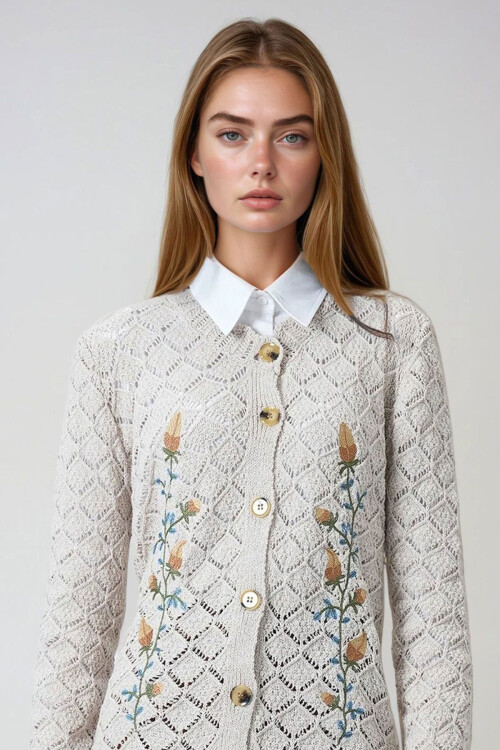 Bej Ajurlu Çiçek Nakışlı Düğmeli Triko Hırka BCHESQ-251158