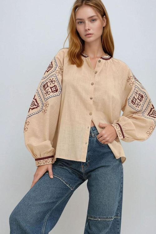Bej Balon Kol Nakışlı Yakasız Gömlek BCHESQ-251029