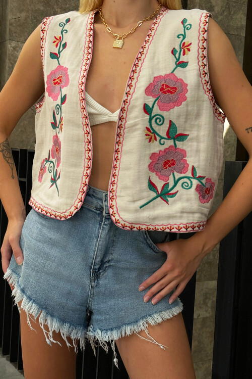 Bej Çiçek Nakışlı Yelek BCHESQ-251058