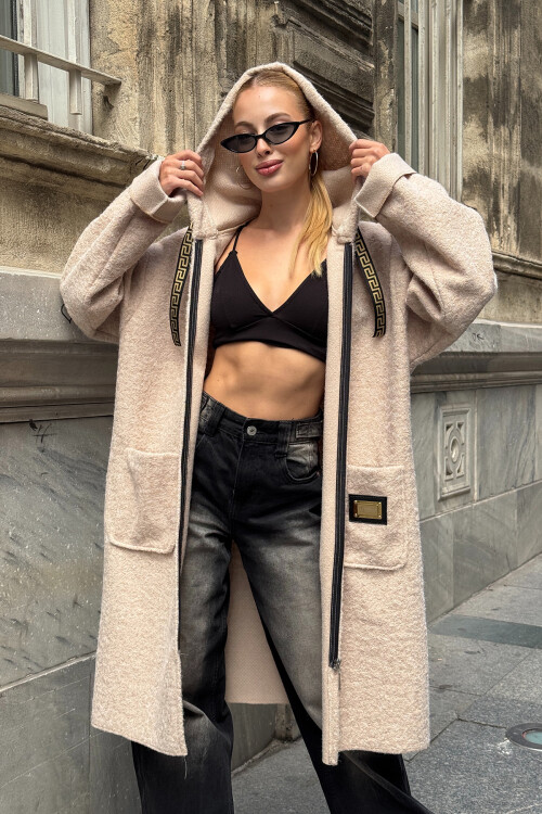 Bej Çift Cepli Kapüşonlu Uzun Kışlık Buklet Ceket BCVL-25V221