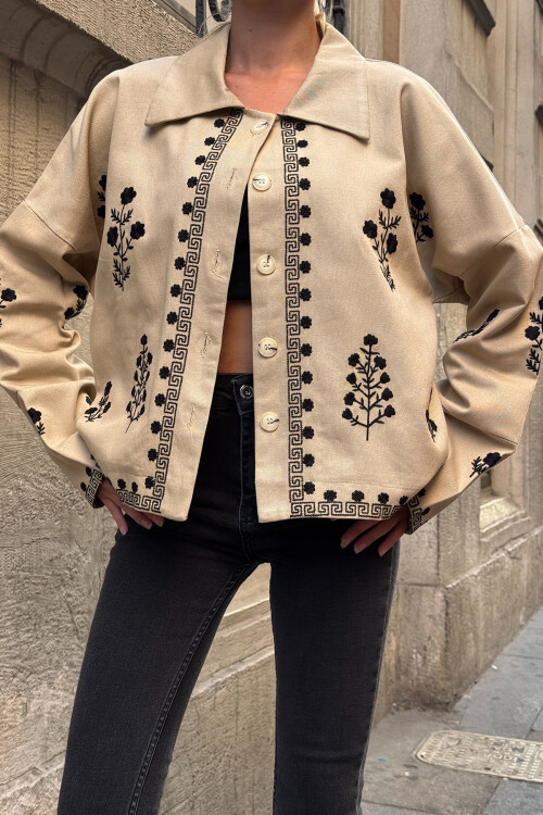 Bej Düğme Kapamalı Çiçek Nakışlı Oversize Ceket BCHESQ-251152