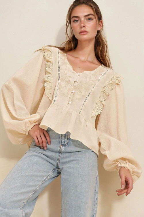 Bej Fisto Nakış İşlemeli Dokuma Bluz BCHESQ-251013