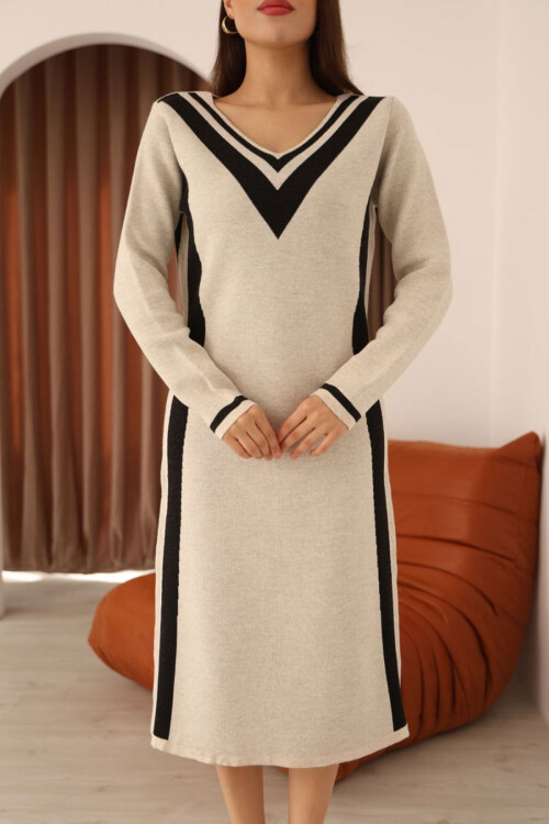 Bej V Yaka Çizgi Bloklu Triko Elbise BCES-253007