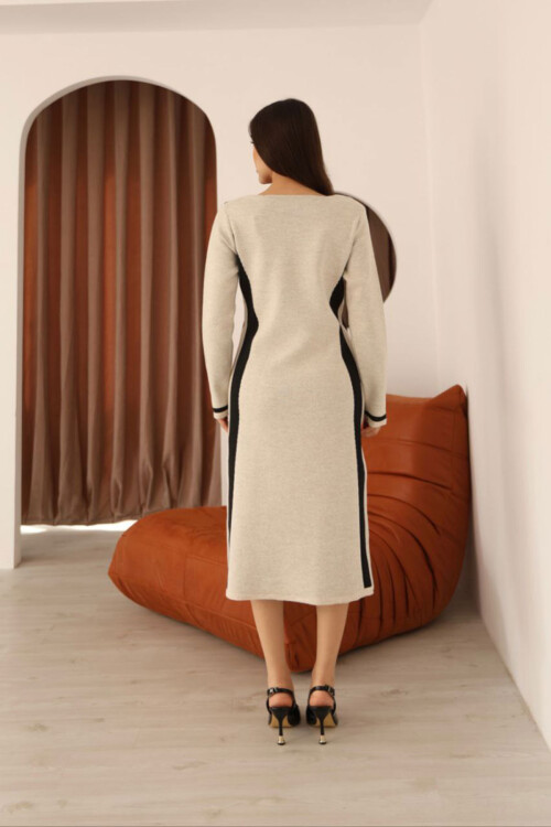 Bej V Yaka Çizgi Bloklu Triko Elbise BCES-253007