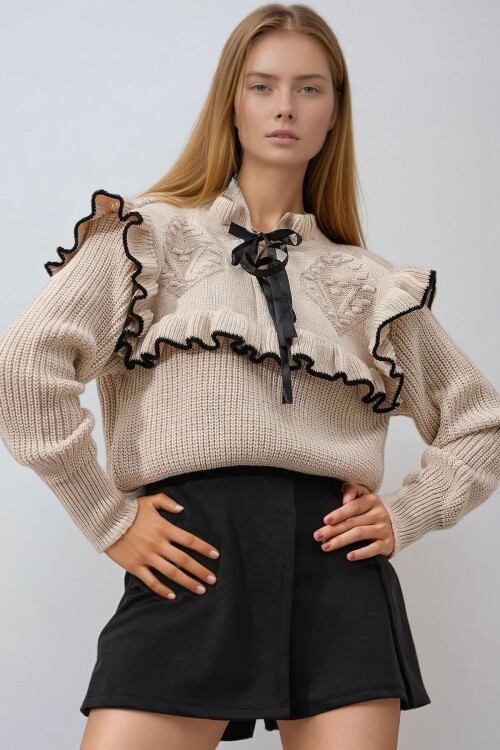 Bej Yaka Bağlama Detaylı Fırfırlı Selanik Örgü Crop Kazak BCHESQ-251116