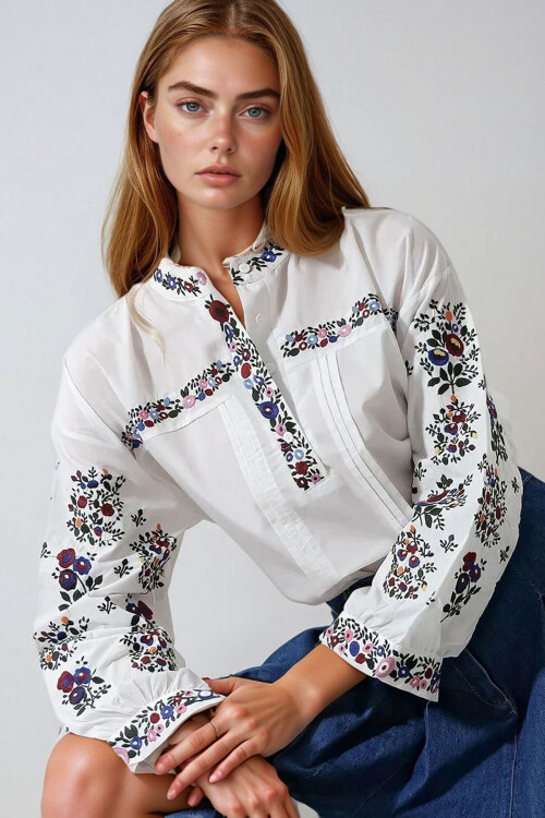 Beyaz Hakim Yaka Düğme Detaylı Nervürlü Nakışlı Dokuma Bluz BCHESQ-251047