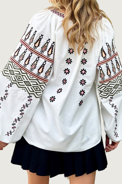 Beyaz Hakim Yaka Nakışlı Balon Kol Poplin Dokuma Bluz BCHESQ-251048