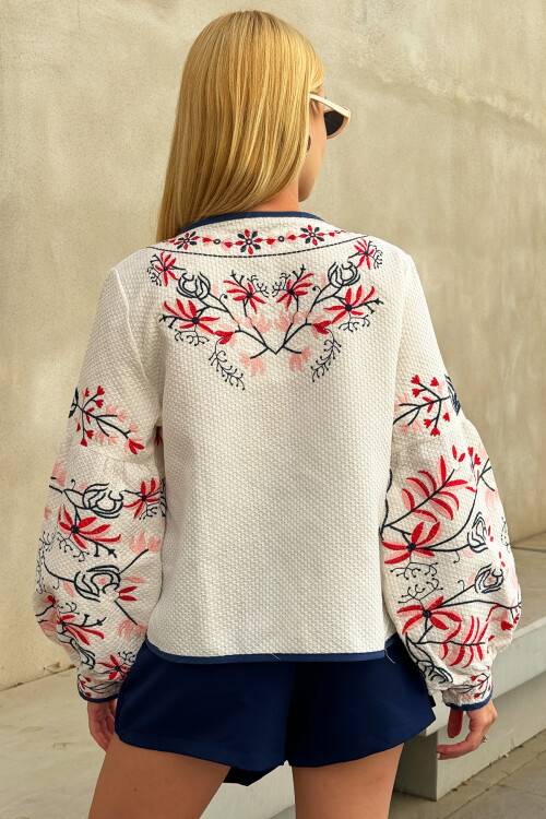 Beyaz Nakışlı Ceket BCHESQ-251057