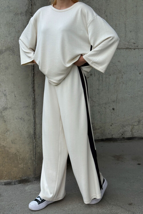 Beyaz Yanları Şeritli Yırtmaç Detaylı Yumuşak Dokulu Bluz Ve Pantolon Alt Üst Takım BCVL-25V230