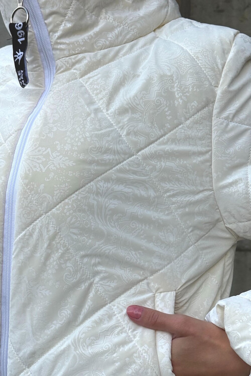 Beyaz Yazılı Şişme Mont BCVL-25N031