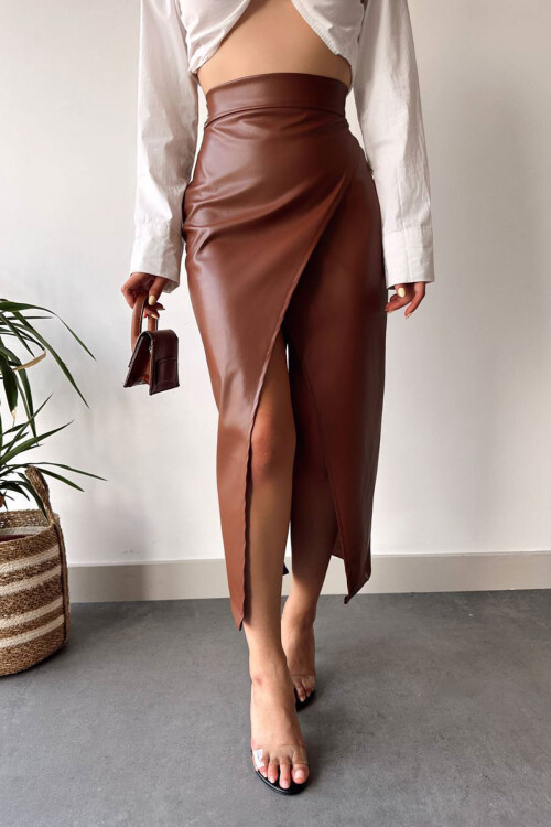 Kahverengi Yüksek Bel Kruvaze Kesim Suni Deri Etek BCHN-25260083
