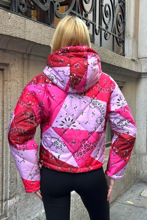 Pembe Kapüşonlu Desenli Şişme Mont BCVL-25N1001