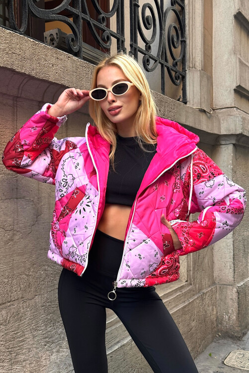 Pembe Kapüşonlu Desenli Şişme Mont BCVL-25N1001