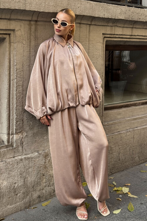 Pudra Polo Yaka Yarasa Kol Fermuarlı Ceket Ve Beli Lastlikli Pantolon Saten Kumaş Takım BCVL-25V214