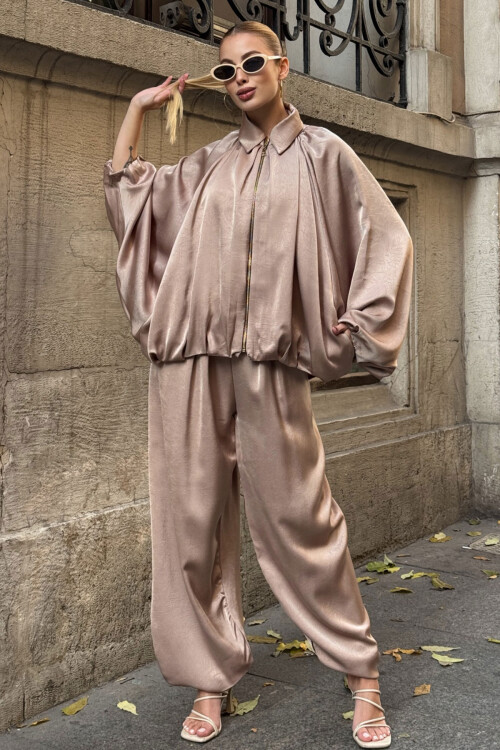 Pudra Polo Yaka Yarasa Kol Fermuarlı Ceket Ve Beli Lastlikli Pantolon Saten Kumaş Takım BCVL-25V214