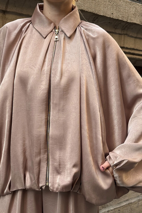 Pudra Polo Yaka Yarasa Kol Fermuarlı Ceket Ve Beli Lastlikli Pantolon Saten Kumaş Takım BCVL-25V214