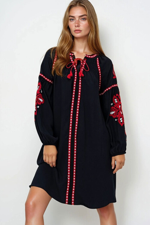 Siyah Balon Kol Nakışlı Yazlık Midi Boy Elbise BCHESQ-251083