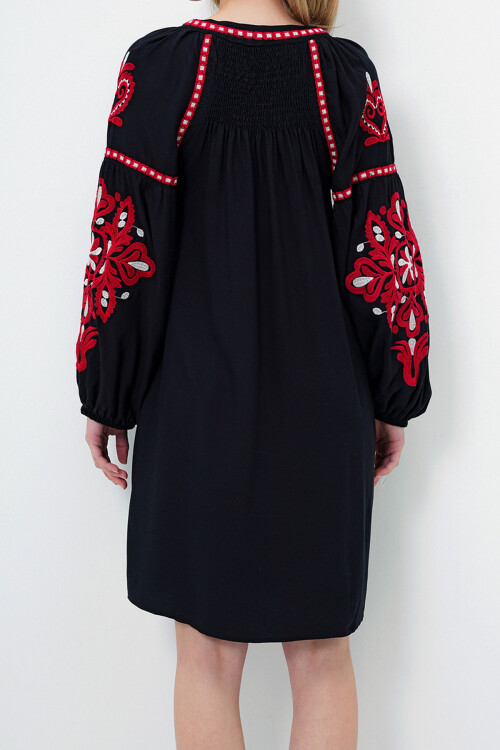 Siyah Balon Kol Nakışlı Yazlık Midi Boy Elbise BCHESQ-251083