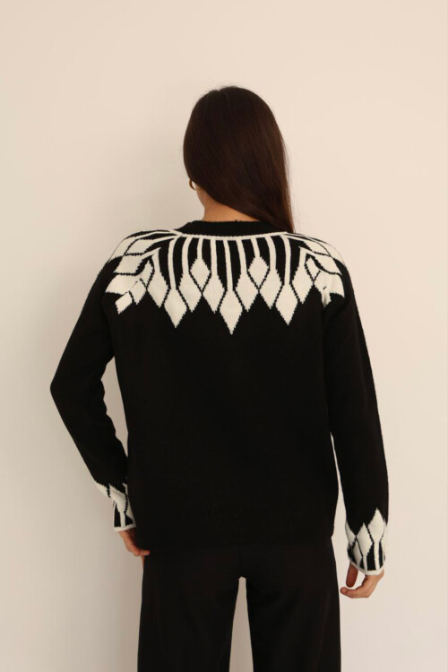 Siyah Bisiklet Yaka Desenli Triko Kazak BCES-253003