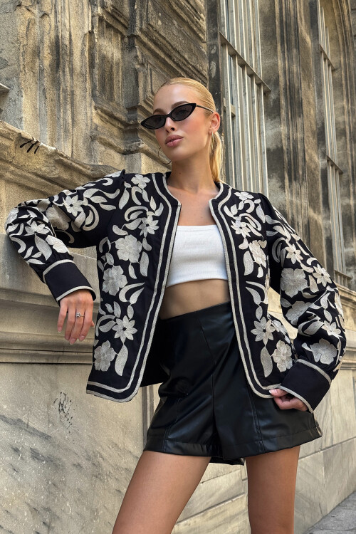 Siyah Çiçek Nakışlı İçi Astarlı Ceket BCHESQ-251153