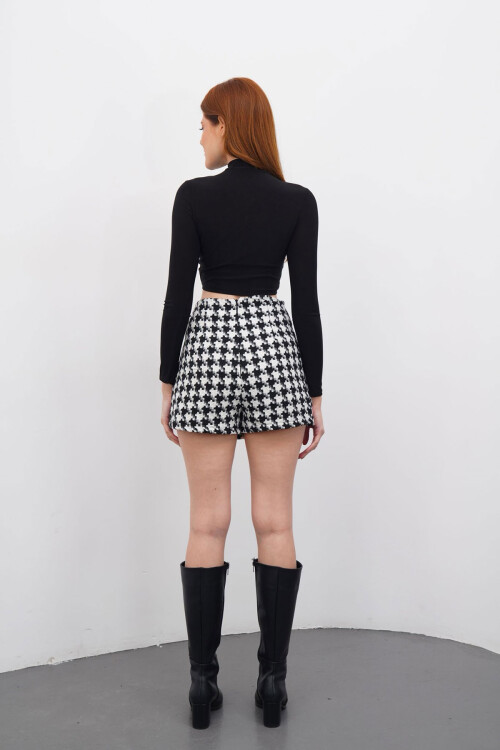 Siyah Desenli 2 Düğmeli Tüvit Kumaş Şort Etek BCHN-2526414