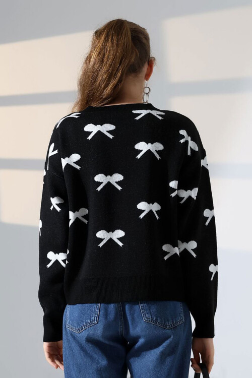 Siyah Fiyonk Desenli Düğmeli Triko Hırka BCES-252044