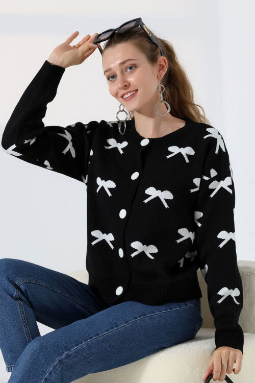 Siyah Fiyonk Desenli Düğmeli Triko Hırka BCES-252044