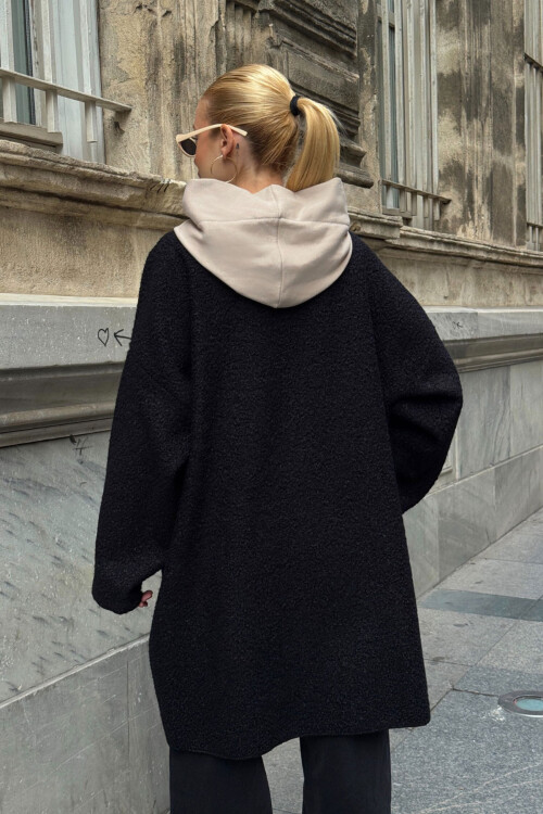 Siyah Kapüşonlu Bol Kesim Geniş Cepli Buklet Mont Ceket BCVL-25V603