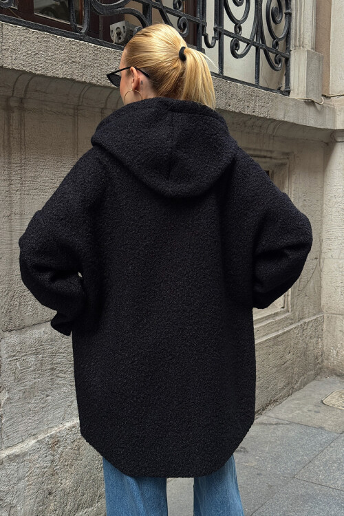 Siyah Kapüşonlu Çift Cepli Oversize Buklet Ceket Mont BCVL-25V605