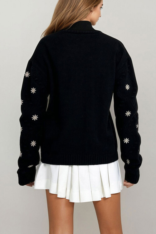 Siyah Nakışlı Triko Kazak BCHESQ-251114