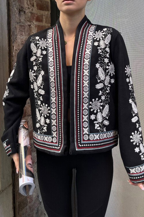 Siyah Özel Etnik Nakış İşlemeli Kaşe Ceket BCHESQ-251128