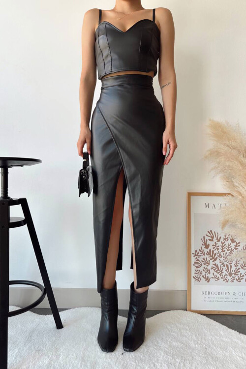 Siyah Yüksek Bel Kruvaze Kesim Suni Deri Etek BCHN-25260083