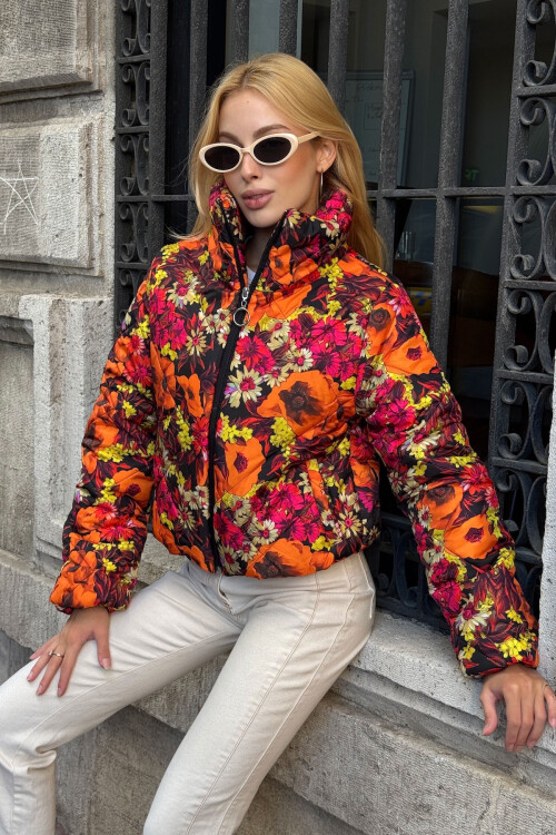 Turuncu Çiçek Desenli Cepli Şişme Mont BCVL-25N015