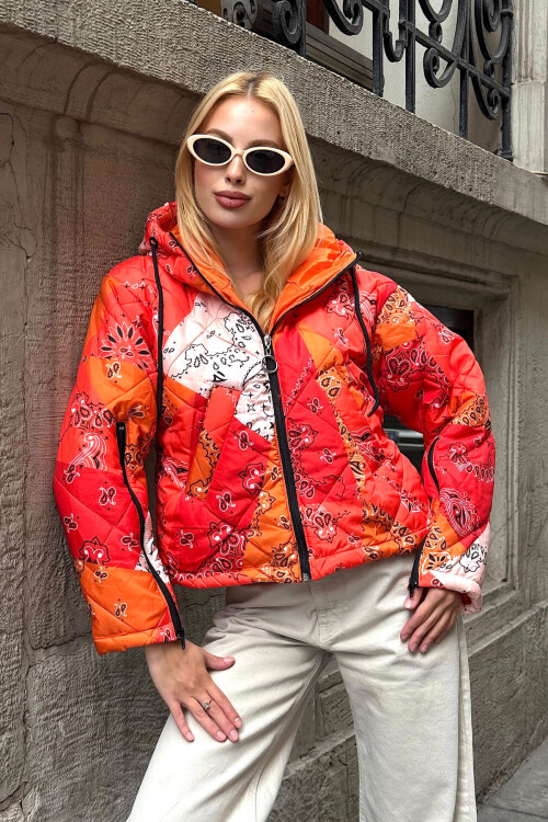Turuncu Kapüşonlu Desenli Şişme Mont BCVL-25N1001