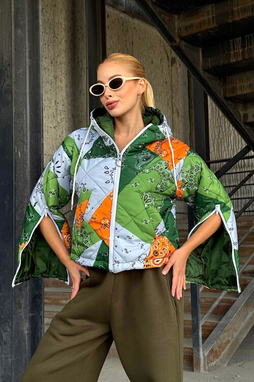 Yeşil Kapüşonlu Desenli Şişme Mont BCVL-25N1001