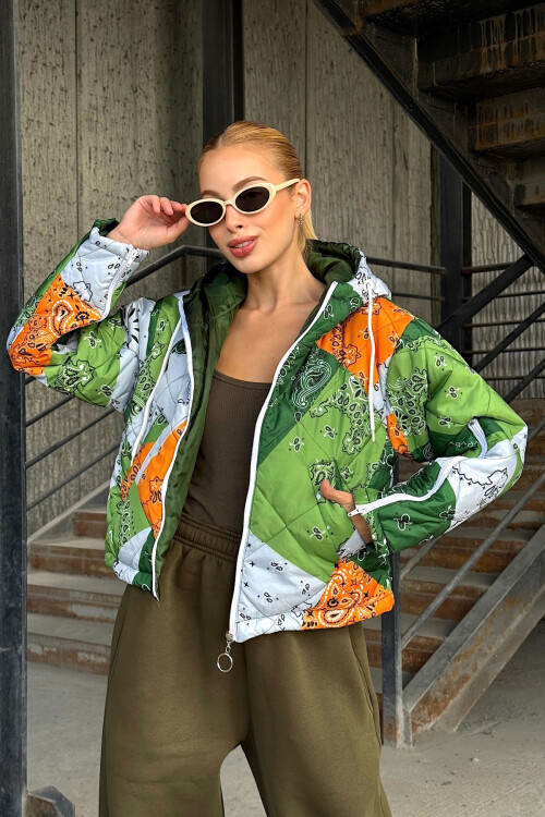 Yeşil Kapüşonlu Desenli Şişme Mont BCVL-25N1001