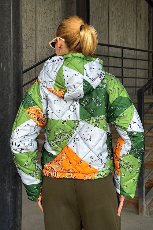 Yeşil Kapüşonlu Desenli Şişme Mont BCVL-25N1001