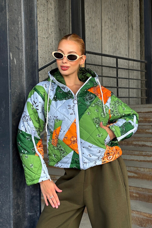 Yeşil Kapüşonlu Desenli Şişme Mont BCVL-25N1001