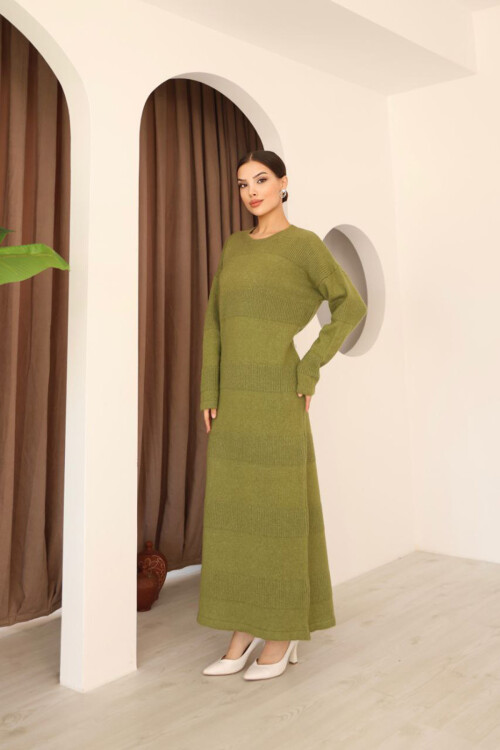 Zeytin Yeşili Uzun Kol Maxi Boy Triko Elbise BCES-253004