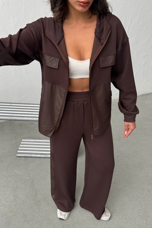 Acı Kahve Yumuşak Dokulu Garnili Kapüşonlu Sweatshirt Ve Pantolon Alt Üst Takım BCHN-25261023
