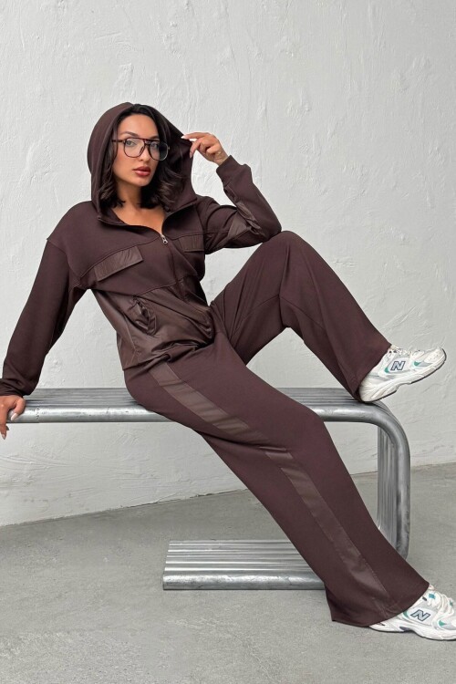Acı Kahve Yumuşak Dokulu Garnili Kapüşonlu Sweatshirt Ve Pantolon Alt Üst Takım BCHN-25261023