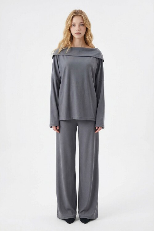 Antrasit Düşük Yaka Rahat Kesim Yumuşak Dokulu Bluz Ve Pantolon Alt Üst Takım