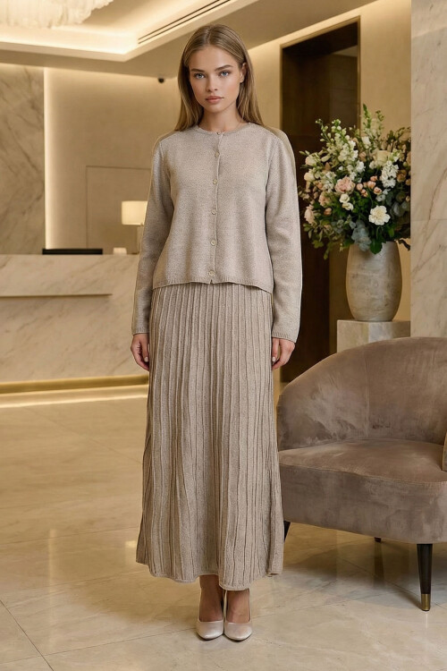 Bej Bisiklet Yaka Düğmeli Hırka Ve Pliseli Midi Boy Etek Takım BCHPK-251252